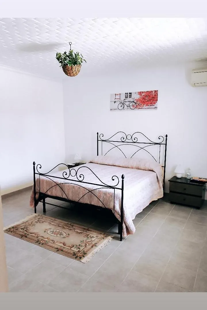 M&C Rooms Di Claudia contacts